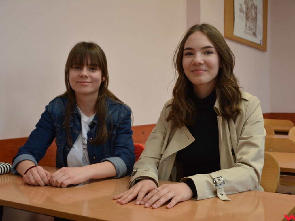 Tłoczno na korytarzach Sienkiewicza. Młodzi zwiedzali przyszłą szkołę