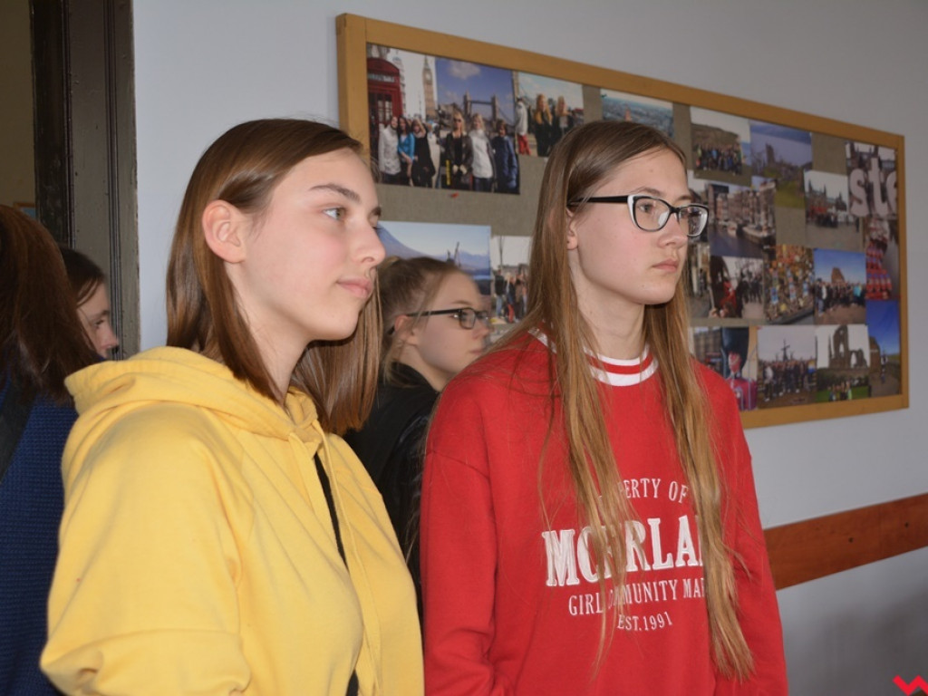 Tłoczno na korytarzach Sienkiewicza. Młodzi zwiedzali przyszłą szkołę