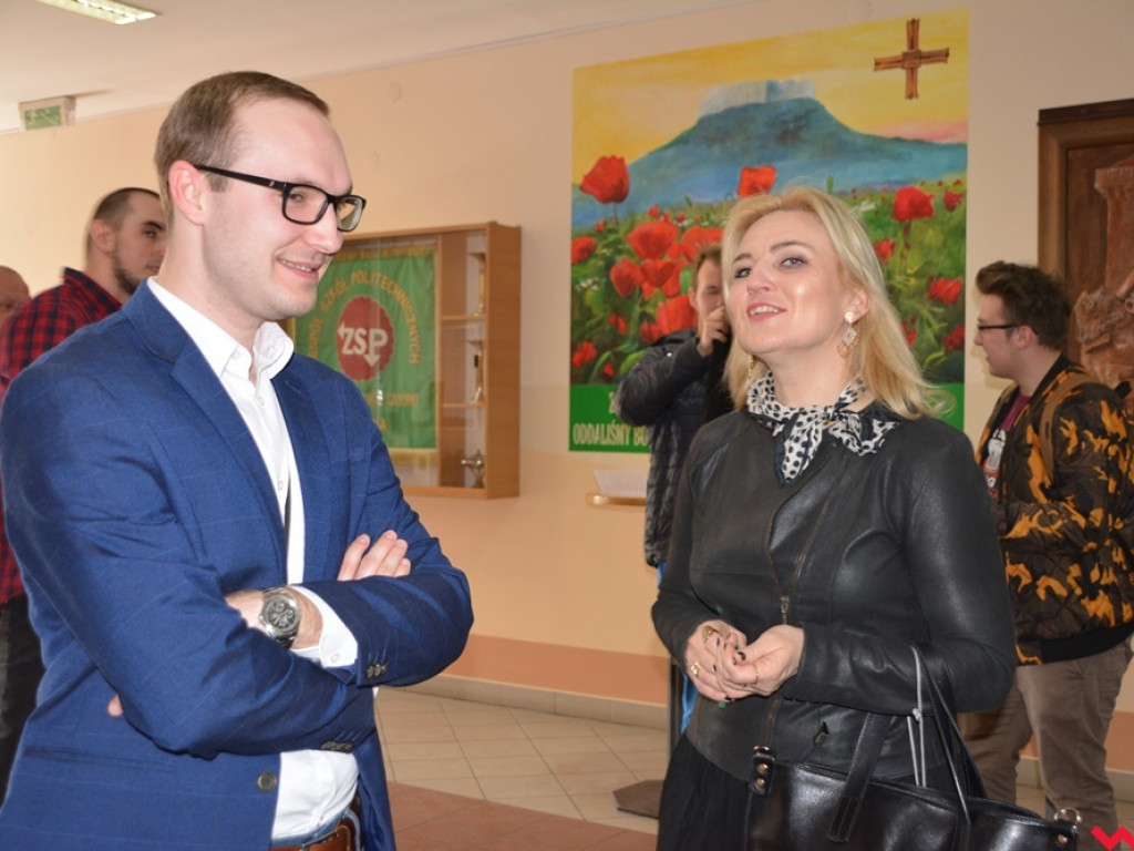 Firmy szukały pracowników, uczniowie – przyszłych pracodawców. Targi Pracy znów zagościły na korytarzu ZSP