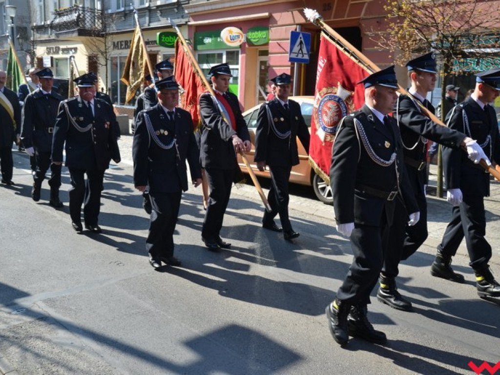 „Prochom Waszym pokłon”. Godny hołd pod pomnikiem katyńskim