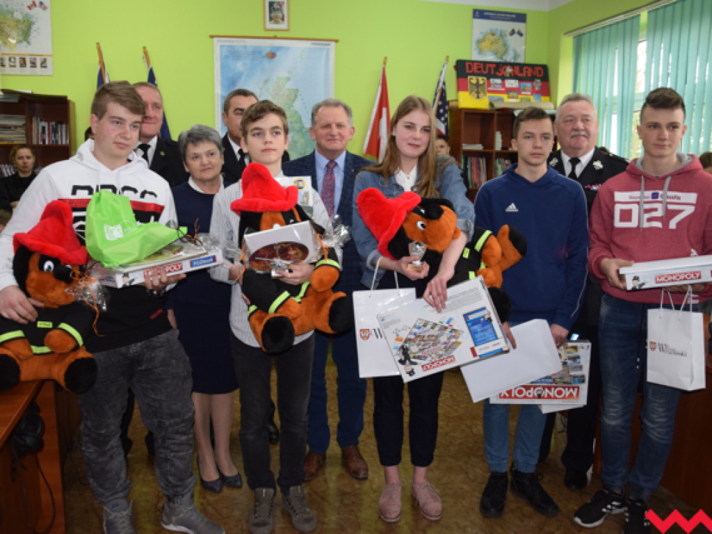 Młodzież widzi swoją przyszłość w straży pożarnej. Wyniki turnieju wiedzy pożarniczej