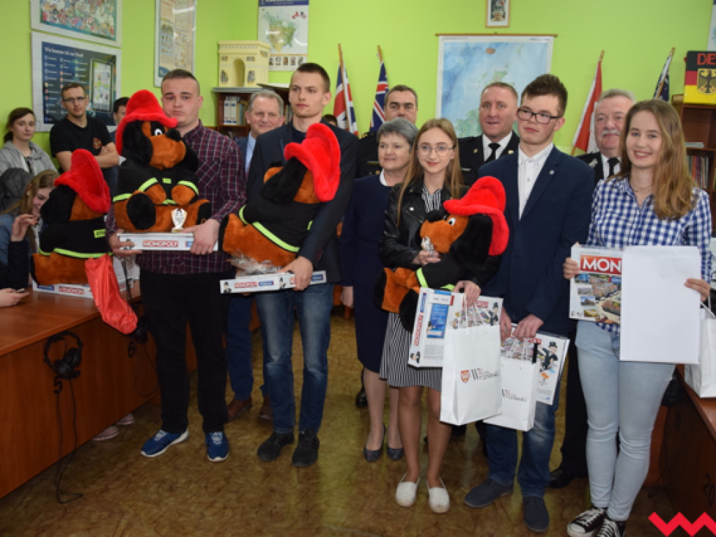 Młodzież widzi swoją przyszłość w straży pożarnej. Wyniki turnieju wiedzy pożarniczej