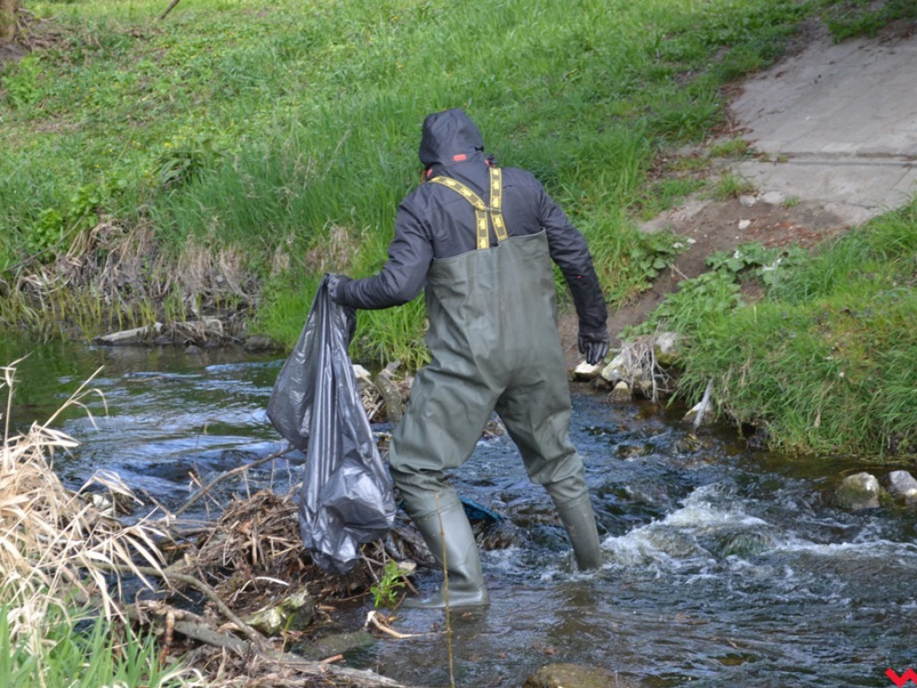 Wzięli sprawy w swoje ręce i posprzątali brzegi Wrześnicy