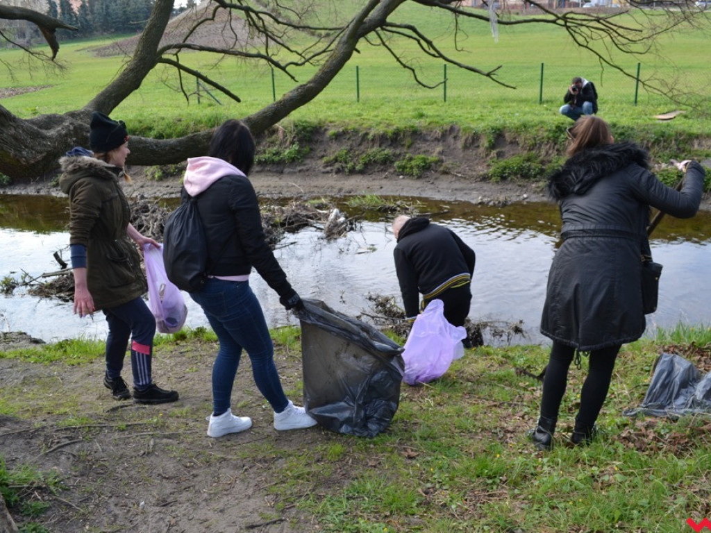 Wzięli sprawy w swoje ręce i posprzątali brzegi Wrześnicy