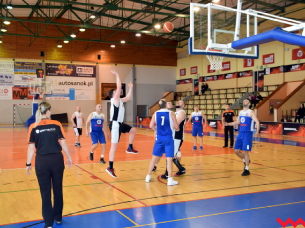 Sporo dobrej koszykówki w meczu kolejki Wrzesińskiej Rekreacyjnej Ligi Koszykówki