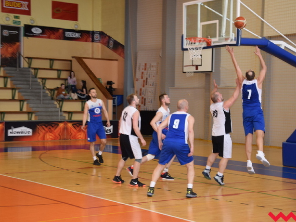 Sporo dobrej koszykówki w meczu kolejki Wrzesińskiej Rekreacyjnej Ligi Koszykówki