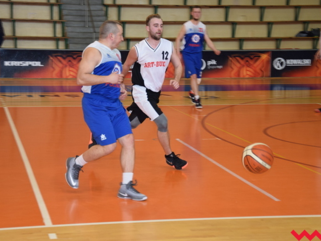 Sporo dobrej koszykówki w meczu kolejki Wrzesińskiej Rekreacyjnej Ligi Koszykówki