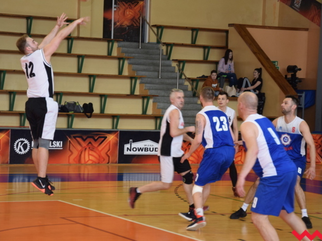 Sporo dobrej koszykówki w meczu kolejki Wrzesińskiej Rekreacyjnej Ligi Koszykówki