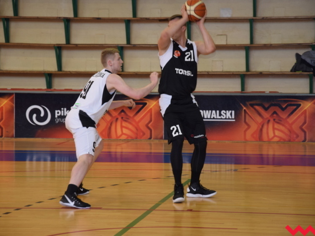 Sporo dobrej koszykówki w meczu kolejki Wrzesińskiej Rekreacyjnej Ligi Koszykówki
