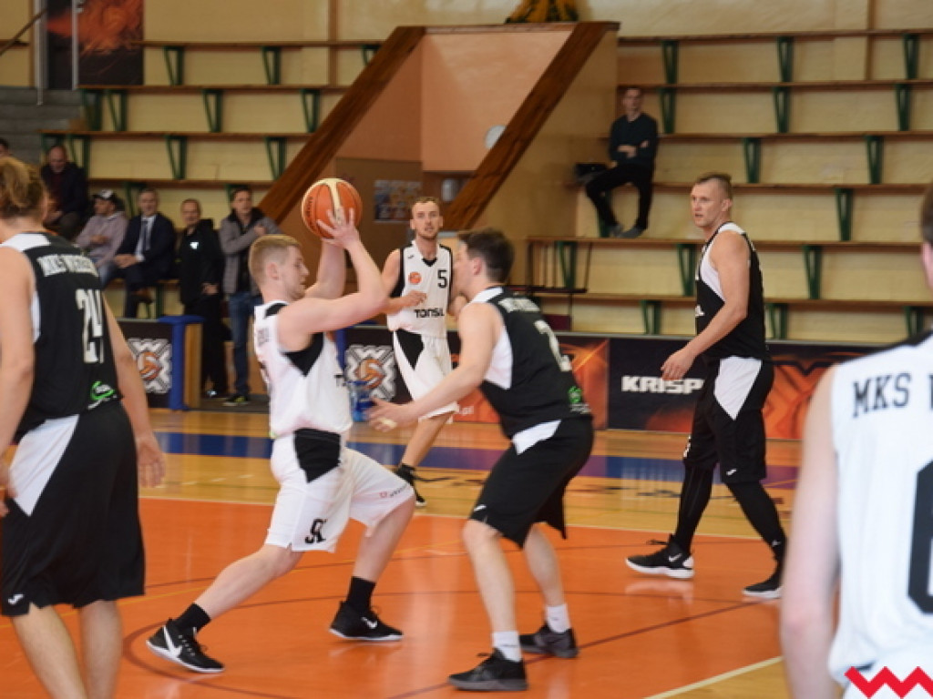 Sporo dobrej koszykówki w meczu kolejki Wrzesińskiej Rekreacyjnej Ligi Koszykówki