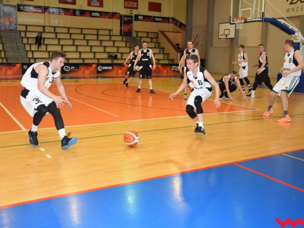 Sporo dobrej koszykówki w meczu kolejki Wrzesińskiej Rekreacyjnej Ligi Koszykówki
