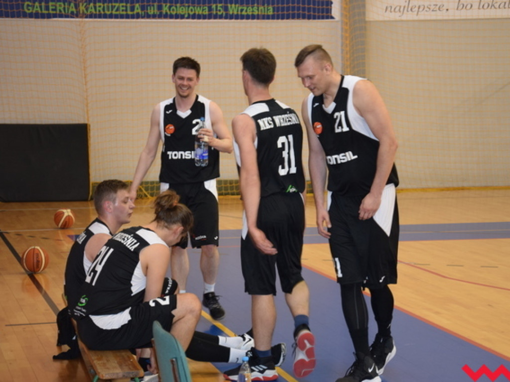 Sporo dobrej koszykówki w meczu kolejki Wrzesińskiej Rekreacyjnej Ligi Koszykówki