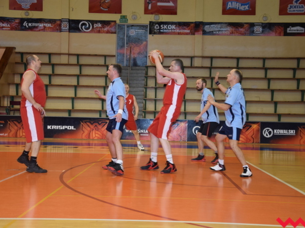 Sporo dobrej koszykówki w meczu kolejki Wrzesińskiej Rekreacyjnej Ligi Koszykówki