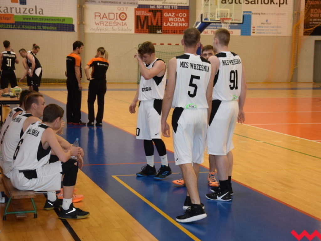 Sporo dobrej koszykówki w meczu kolejki Wrzesińskiej Rekreacyjnej Ligi Koszykówki