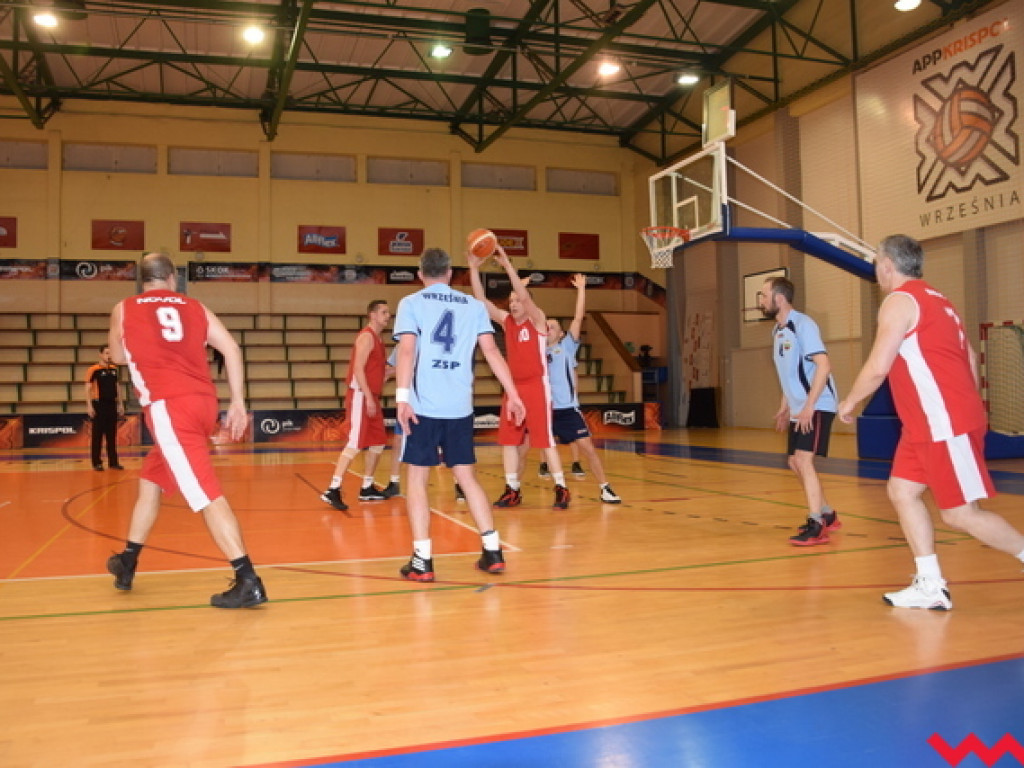 Sporo dobrej koszykówki w meczu kolejki Wrzesińskiej Rekreacyjnej Ligi Koszykówki