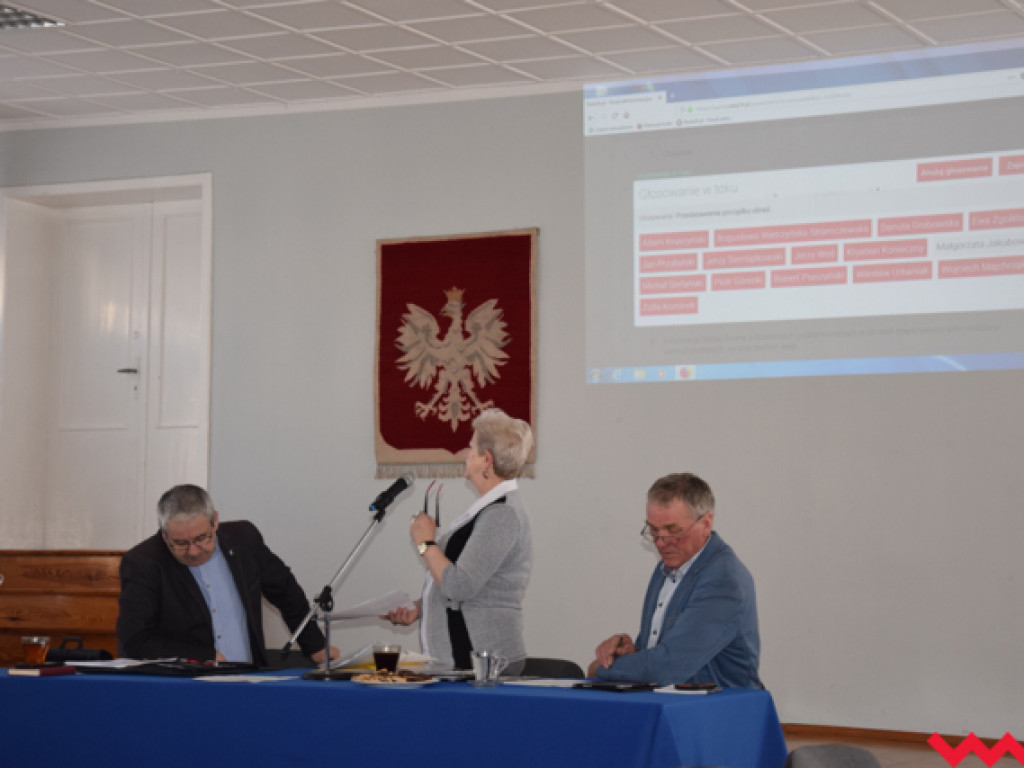 Rada gminy zdecydowała, że niektórzy nauczyciele będą pracowali więcej