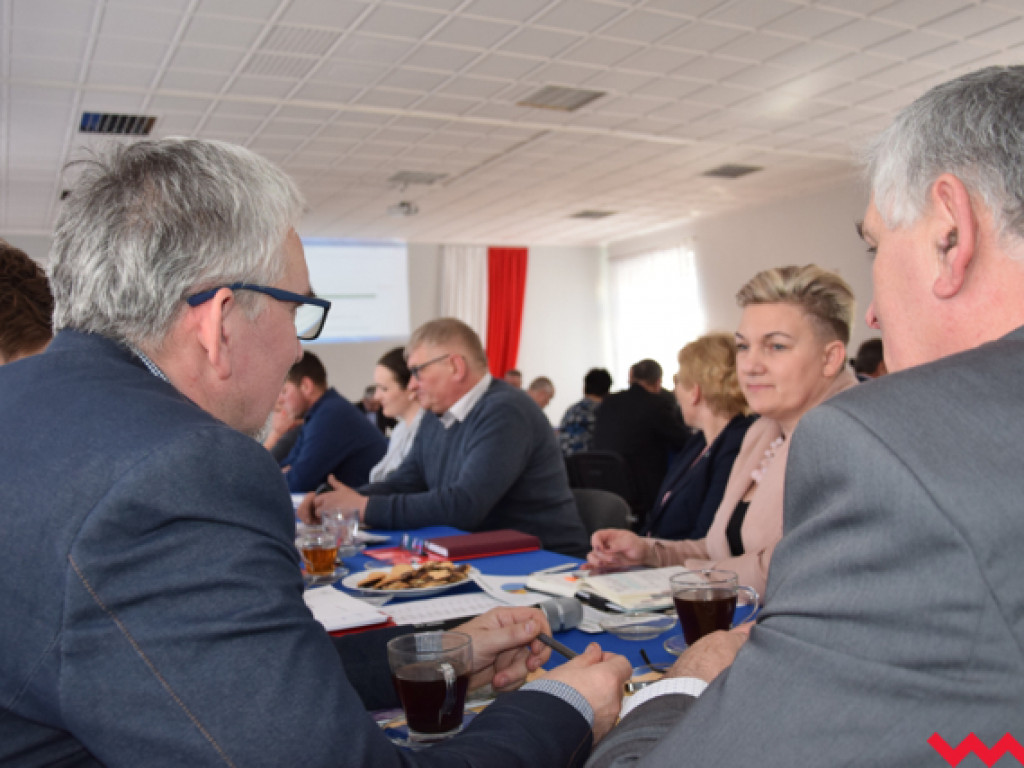 Rada gminy zdecydowała, że niektórzy nauczyciele będą pracowali więcej