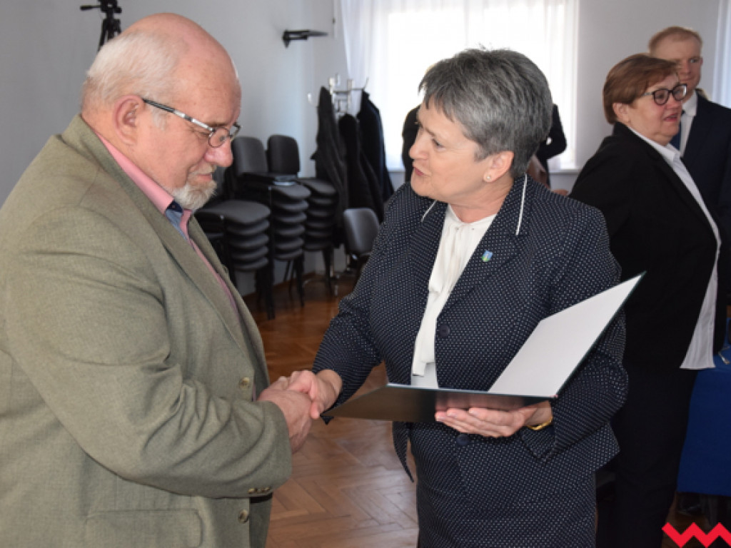 Rada gminy zdecydowała, że niektórzy nauczyciele będą pracowali więcej