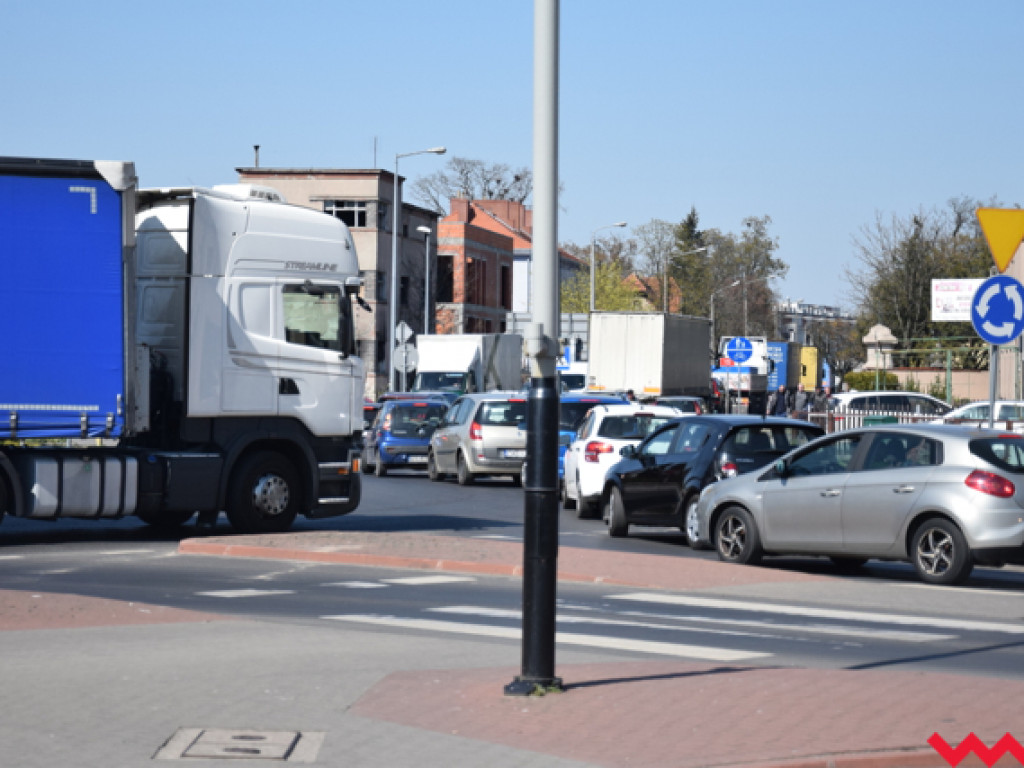 Kobieta potrącona na przejściu dla pieszych przy ul. Gnieźnieńskiej