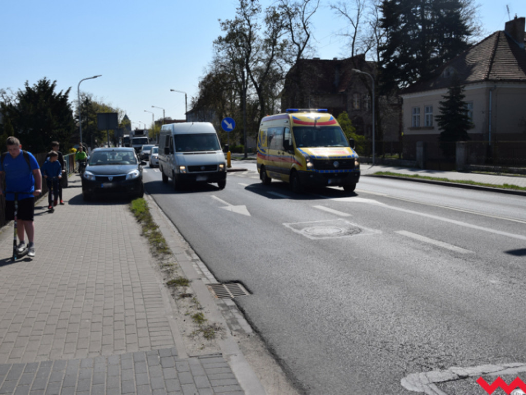 Kobieta potrącona na przejściu dla pieszych przy ul. Gnieźnieńskiej