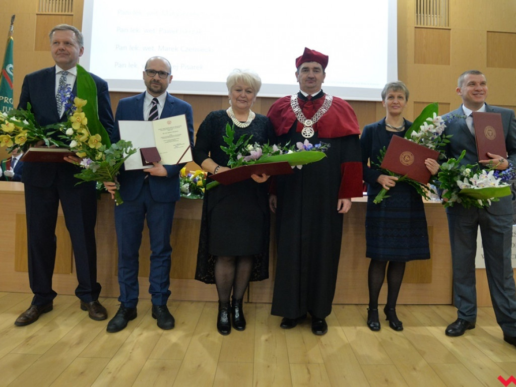 Nauczycielka ZSTiO odznaczona za zasługi dla wrocławskiego wydziału