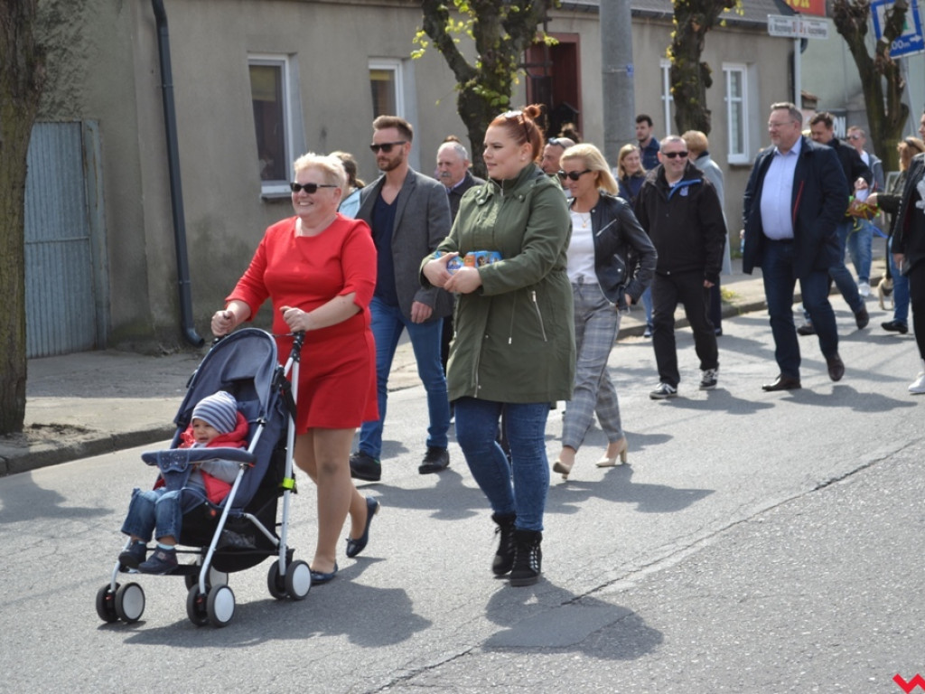 Harce z niedźwiedziami na ulicach Czerniejewa. Przebierańcy przywitali wiosnę