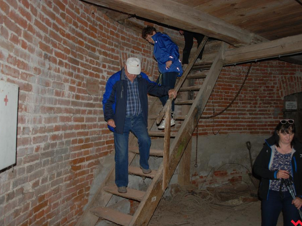 Remont wiatraka holenderskiego w Pyzdrach. Na początek kuracja gazem