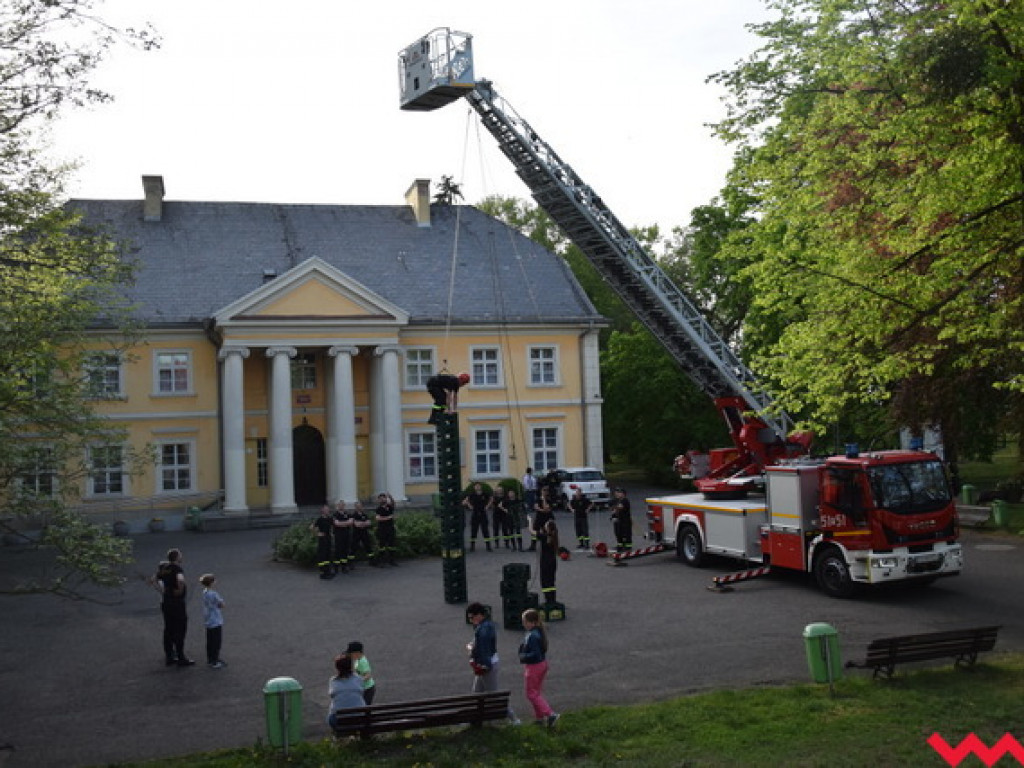 Wielkie manewry w Kołaczkowie. Strażacy szlifowali procedury medyczne i wspinaczkę