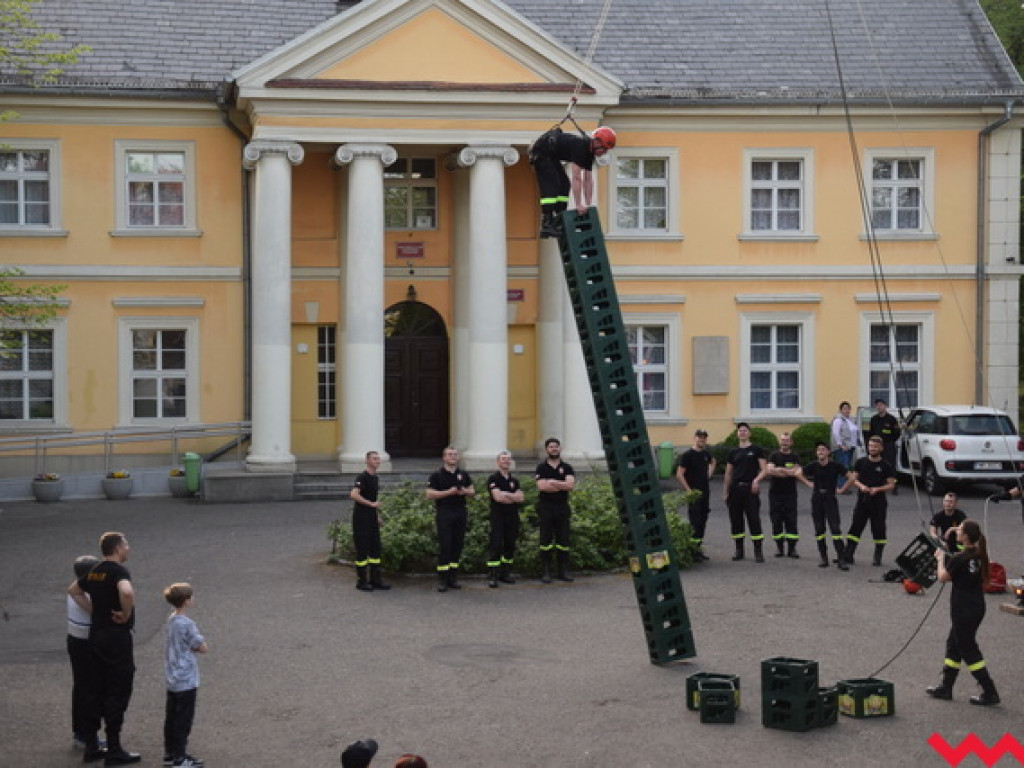 Wielkie manewry w Kołaczkowie. Strażacy szlifowali procedury medyczne i wspinaczkę