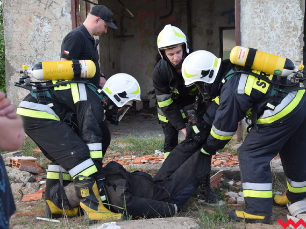 Wielkie manewry w Kołaczkowie. Strażacy szlifowali procedury medyczne i wspinaczkę