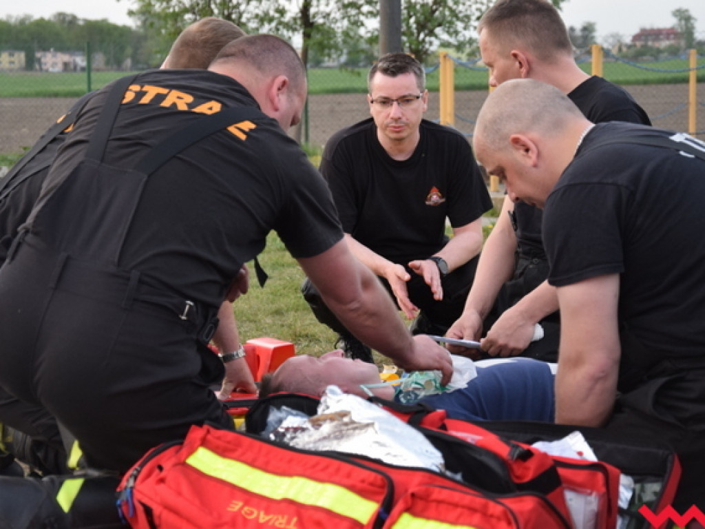 Wielkie manewry w Kołaczkowie. Strażacy szlifowali procedury medyczne i wspinaczkę