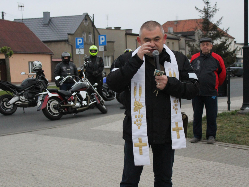W błysku fleszy i kamer wyruszyli w dziesiąty rajd. Syreniarze już w drodze do Mińska