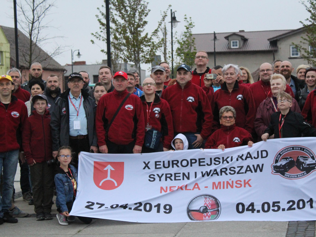 W błysku fleszy i kamer wyruszyli w dziesiąty rajd. Syreniarze już w drodze do Mińska