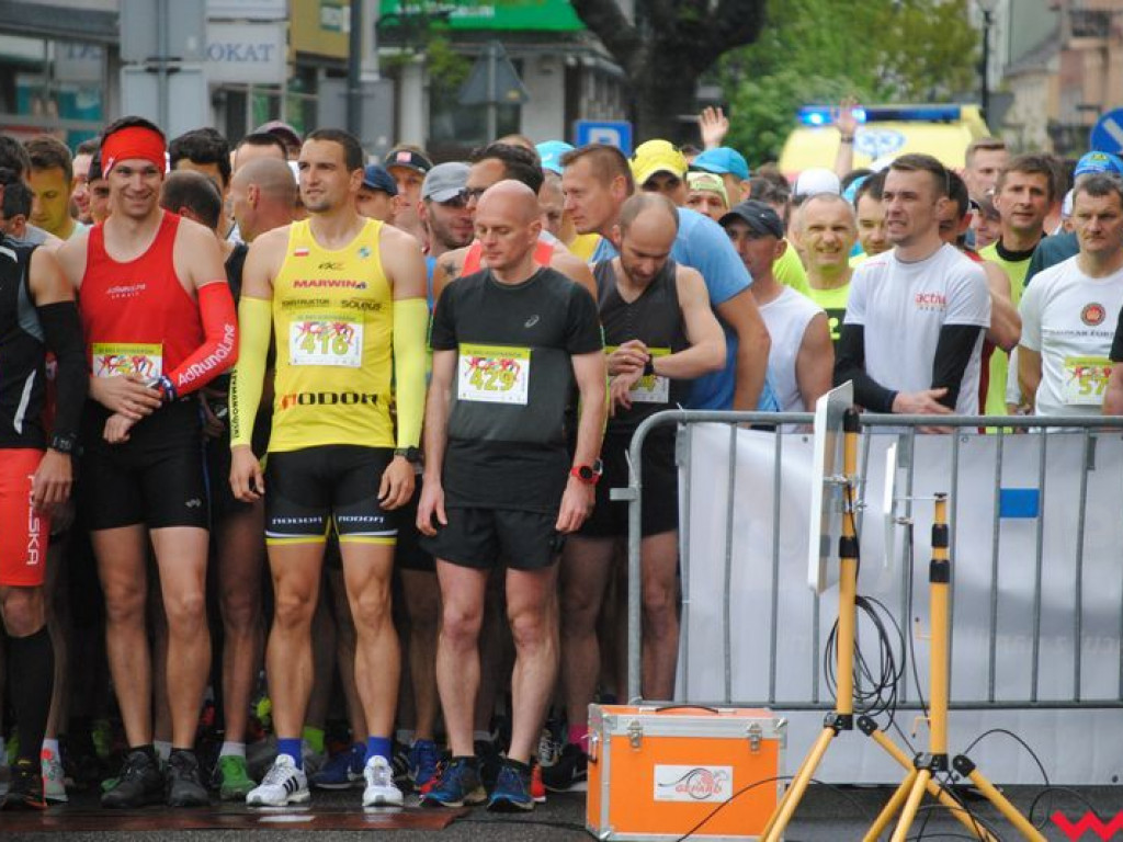Tomasz Szymkowiak zwycięża w 36. Biegu Kosynierów