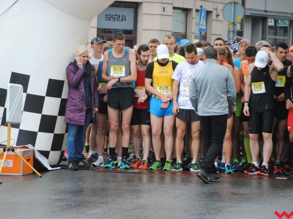 Tomasz Szymkowiak zwycięża w 36. Biegu Kosynierów
