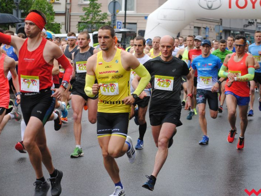 Tomasz Szymkowiak zwycięża w 36. Biegu Kosynierów