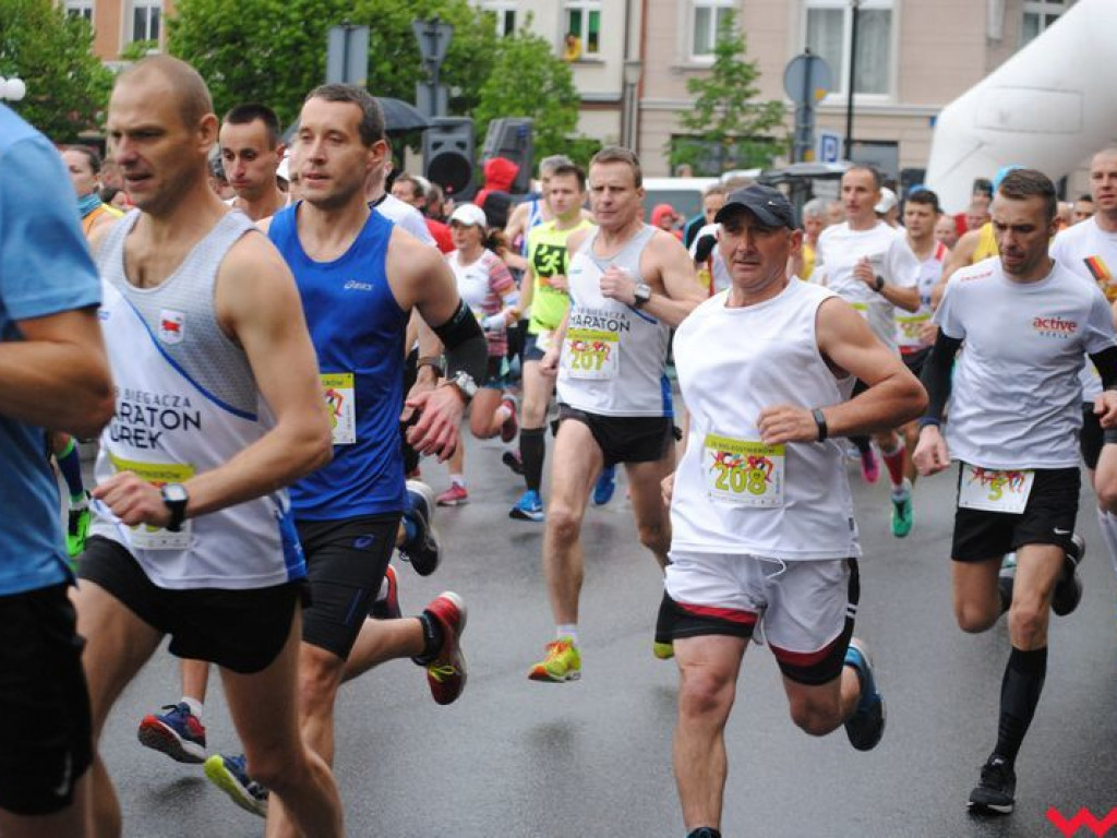 Tomasz Szymkowiak zwycięża w 36. Biegu Kosynierów