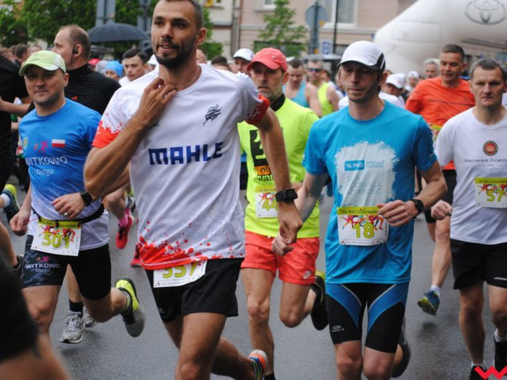 Tomasz Szymkowiak zwycięża w 36. Biegu Kosynierów