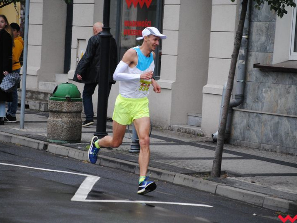 Tomasz Szymkowiak zwycięża w 36. Biegu Kosynierów