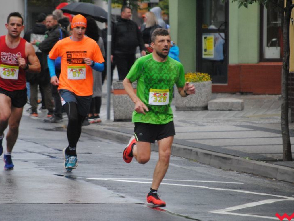 Tomasz Szymkowiak zwycięża w 36. Biegu Kosynierów