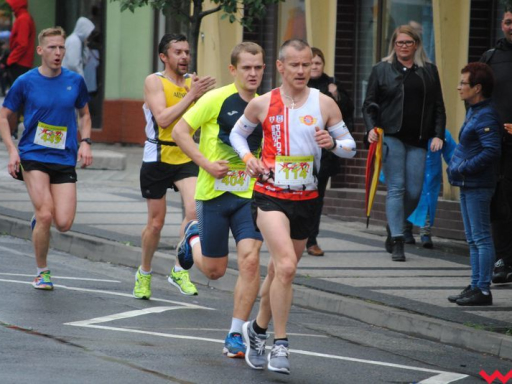 Tomasz Szymkowiak zwycięża w 36. Biegu Kosynierów