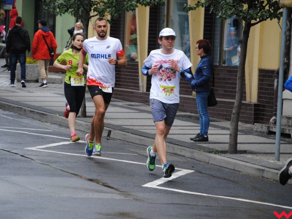 Tomasz Szymkowiak zwycięża w 36. Biegu Kosynierów