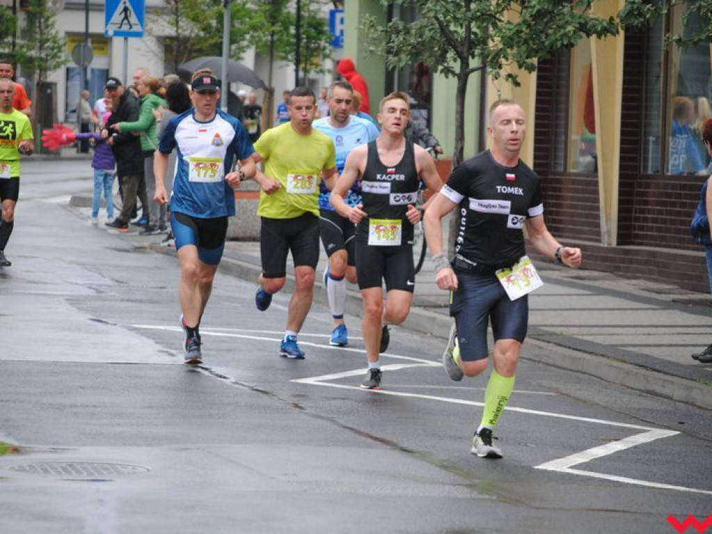 Tomasz Szymkowiak zwycięża w 36. Biegu Kosynierów