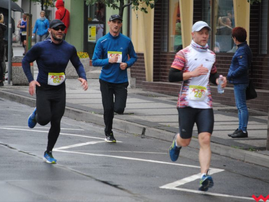 Tomasz Szymkowiak zwycięża w 36. Biegu Kosynierów
