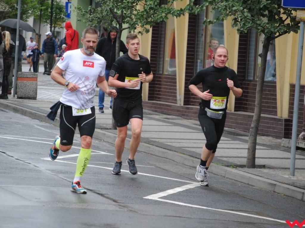 Tomasz Szymkowiak zwycięża w 36. Biegu Kosynierów