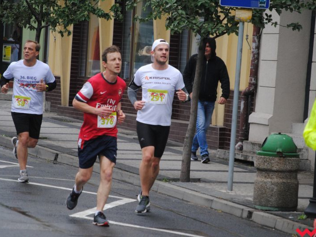 Tomasz Szymkowiak zwycięża w 36. Biegu Kosynierów