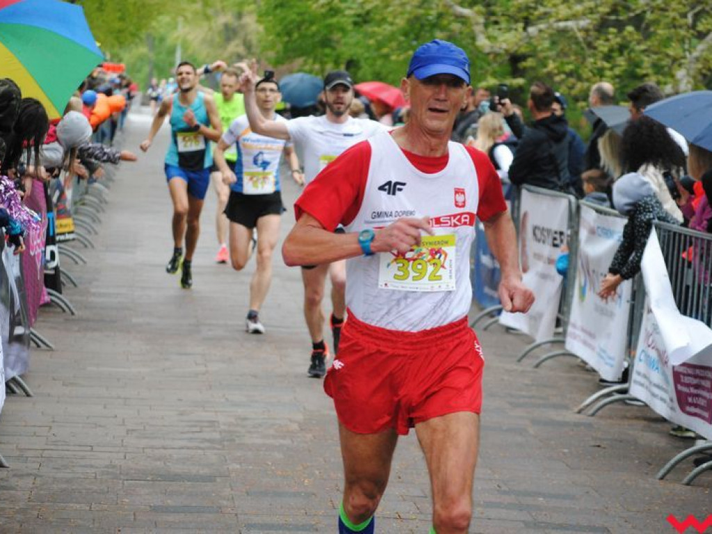 Tomasz Szymkowiak zwycięża w 36. Biegu Kosynierów