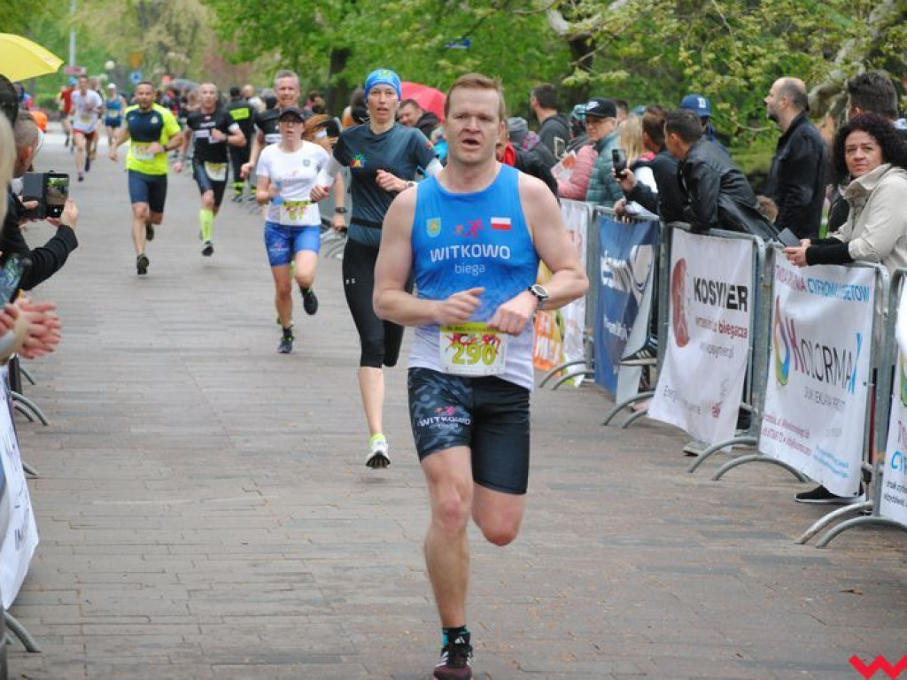 Tomasz Szymkowiak zwycięża w 36. Biegu Kosynierów