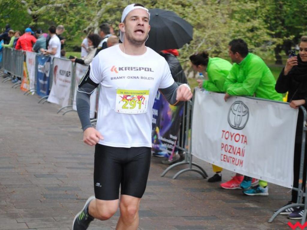 Tomasz Szymkowiak zwycięża w 36. Biegu Kosynierów