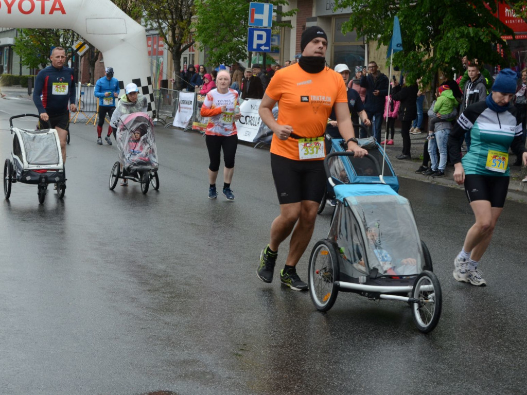 Tomasz Szymkowiak zwycięża w 36. Biegu Kosynierów